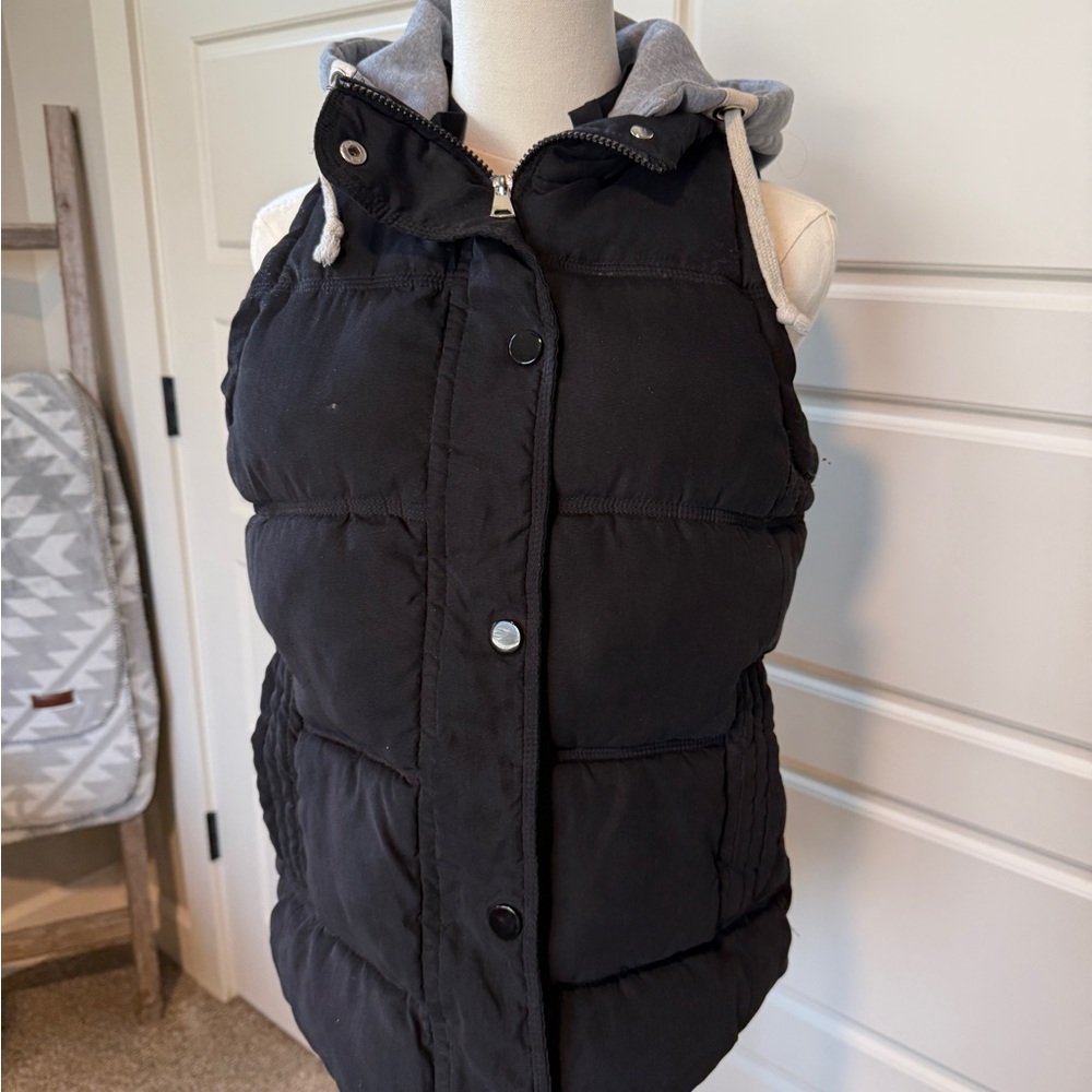 Women's Black Puffer Vest